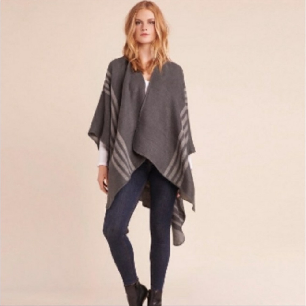 BB Dakota Two Tone Gray Ruana Shawl Wrap One Size.